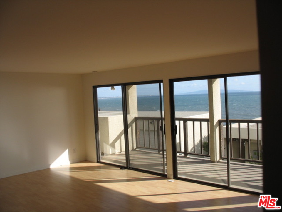 18057 Coastline Drive, Unit 5 Malibu, CA 90265 - Photo 14 of 21 a view of entryway