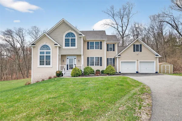 $900,000 | 30 Meadow Wood Lane, Wappingers Falls, NY 12590