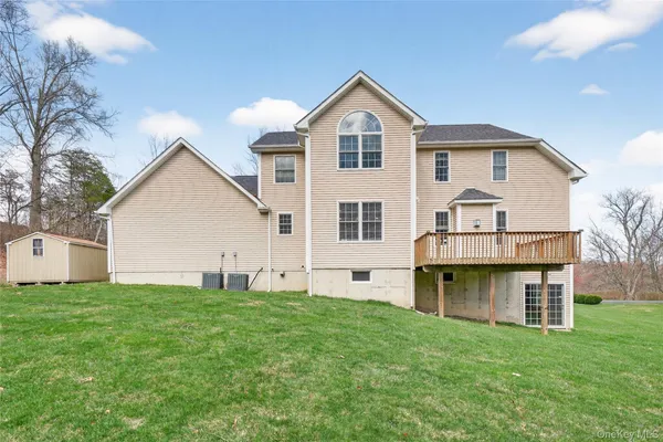 $900,000 | 30 Meadow Wood Lane, Wappingers Falls, NY 12590