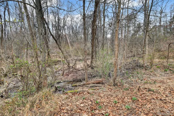 $900,000 | 30 Meadow Wood Lane, Wappingers Falls, NY 12590