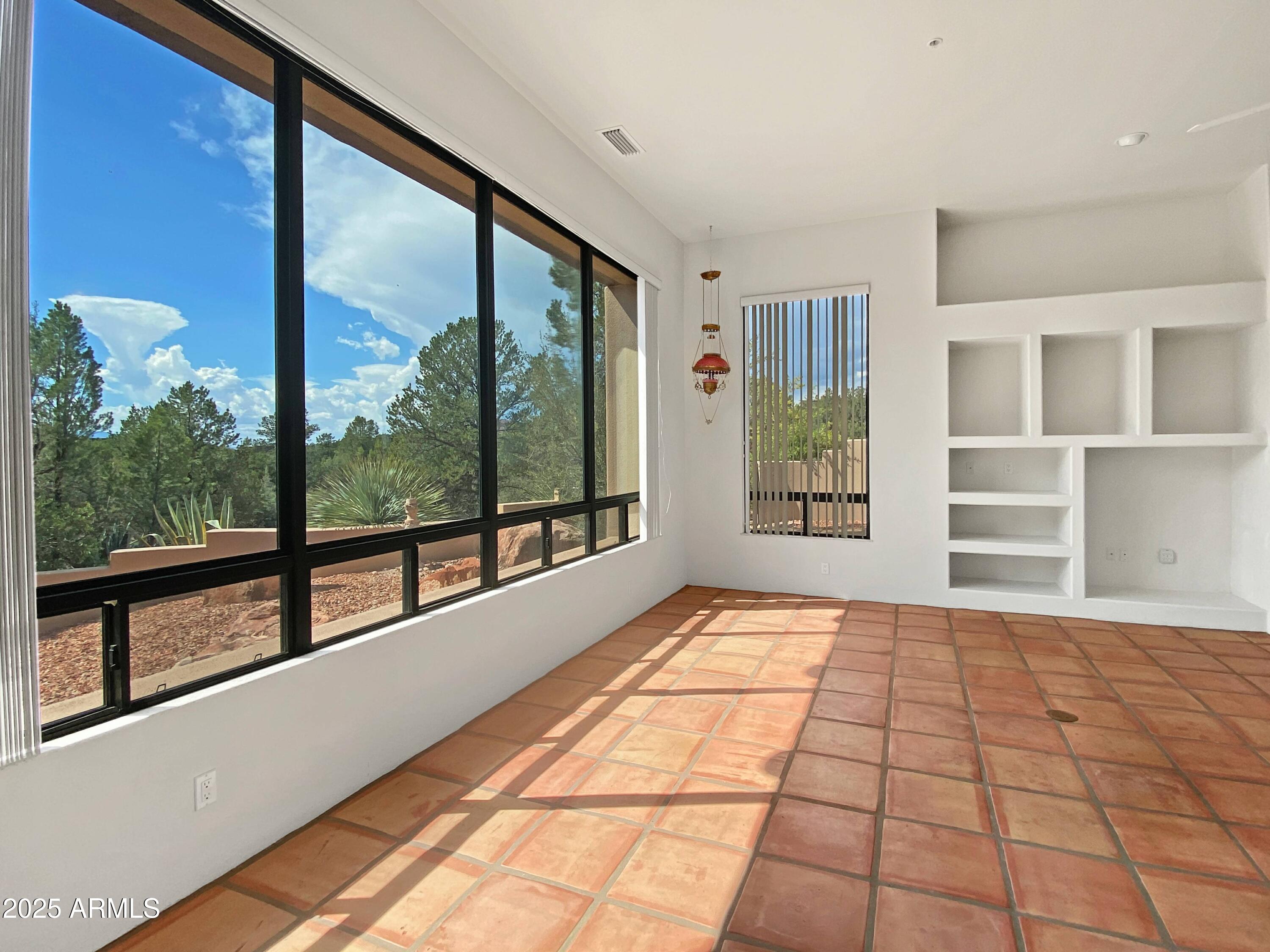 100 Paisano Road Sedona, AZ 86336 - Photo 2 of 87 Living Room