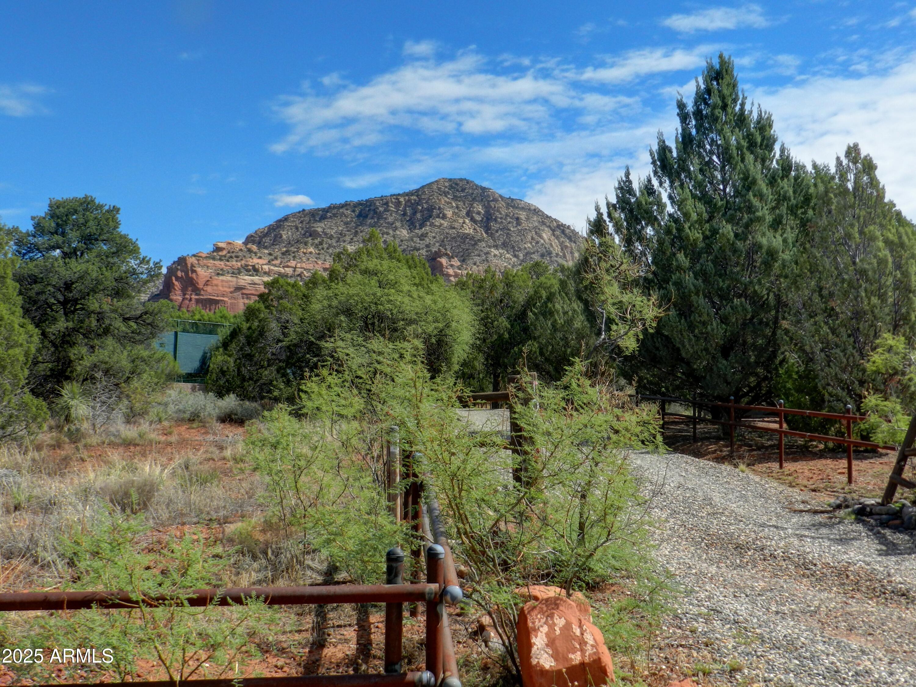 100 Paisano Road Sedona, AZ 86336 - Photo 8 of 87 Entry Driveway