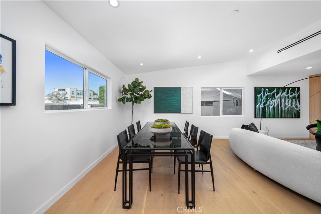 2982 Glendale Boulevard Los Angeles, CA 90039 - Photo 18 of 47 a living room with furniture and a potted plant