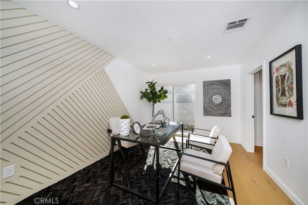 2982 Glendale Boulevard Los Angeles, CA 90039 - Photo 22 of 47 a view of a livingroom with furniture