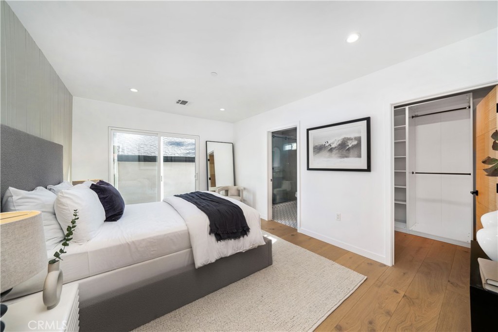 2982 Glendale Boulevard Los Angeles, CA 90039 - Photo 26 of 47 a bedroom with a bed and a painting on the wall