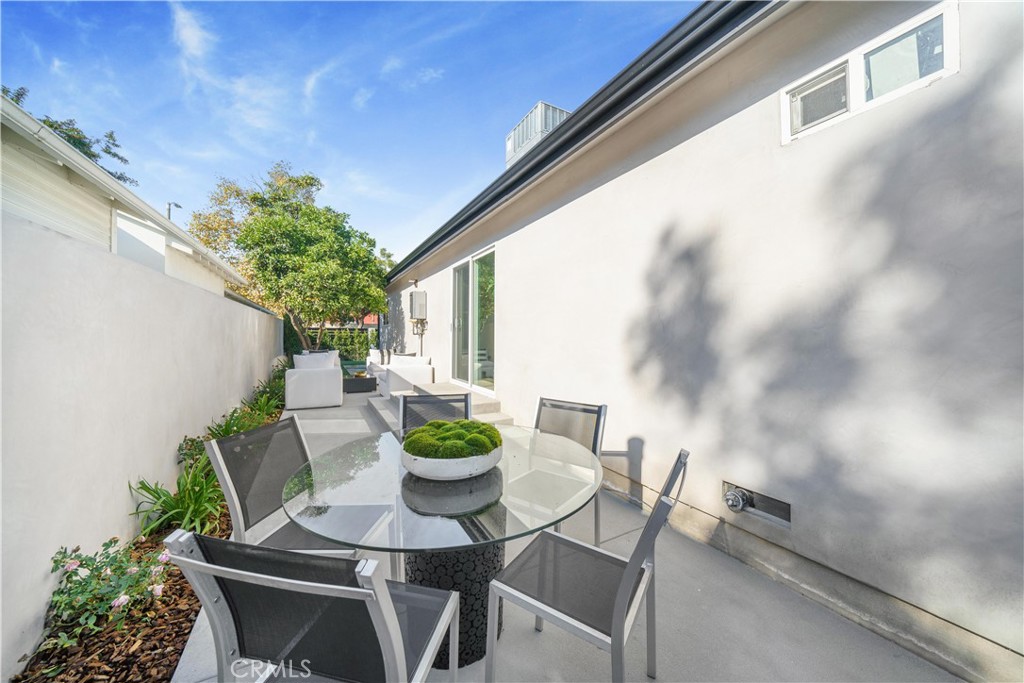 2982 Glendale Boulevard Los Angeles, CA 90039 - Photo 30 of 47 a view of a table and chairs in patio