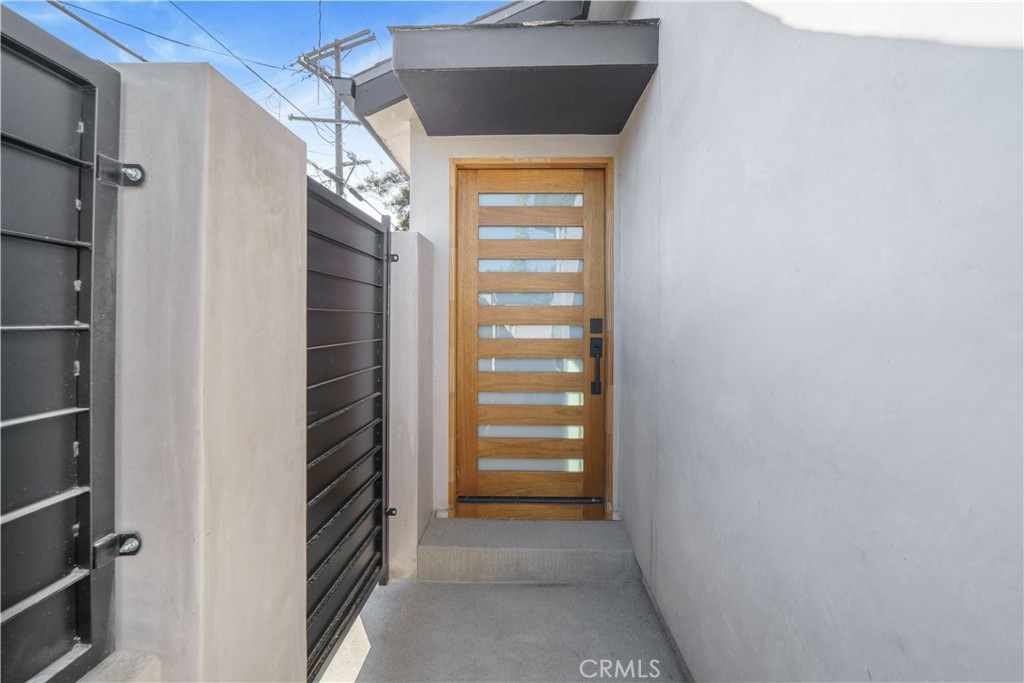 2982 Glendale Boulevard Los Angeles, CA 90039 - Photo 31 of 47 a view of walk in closet with empty racks