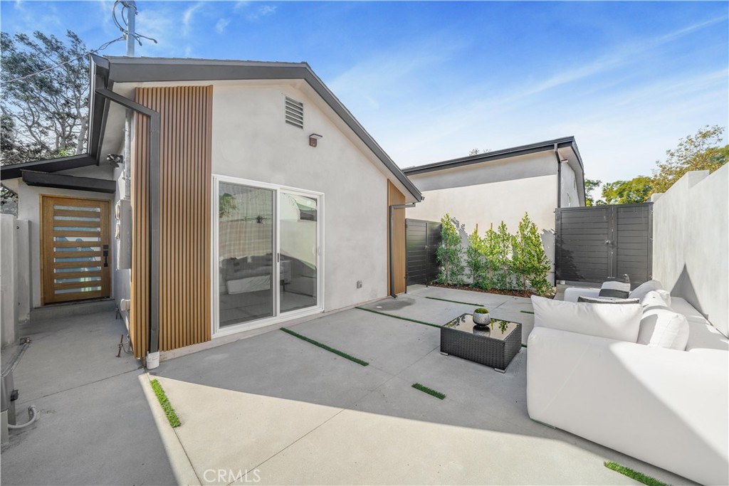 2982 Glendale Boulevard Los Angeles, CA 90039 - Photo 44 of 47 a living room with furniture and a flat screen tv