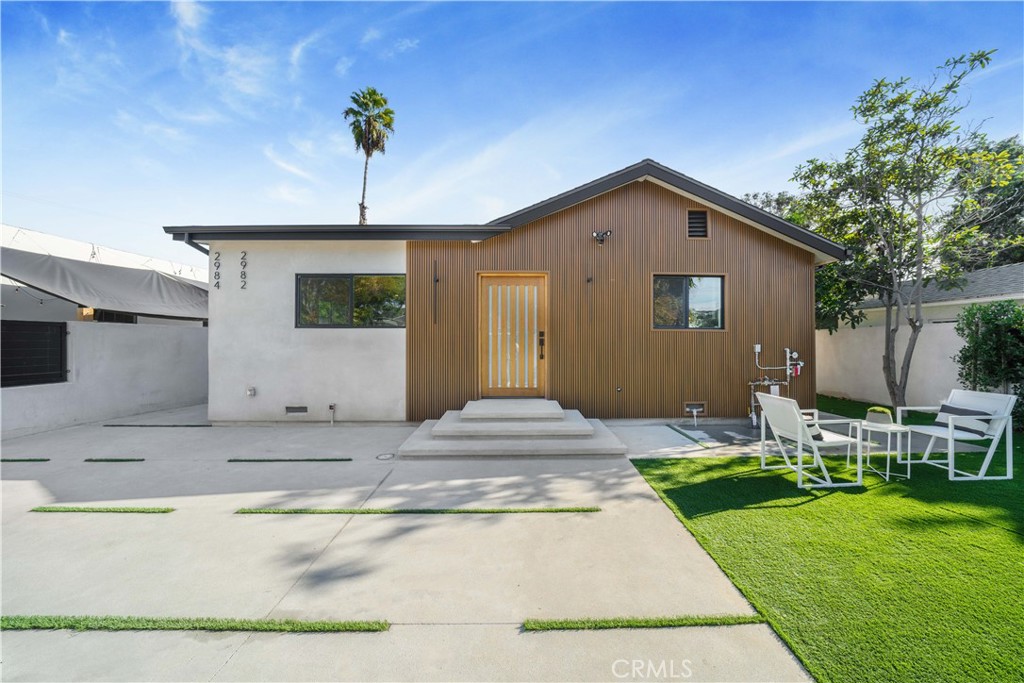 2982 Glendale Boulevard Los Angeles, CA 90039 - Photo 5 of 47 a backyard of a house with table and chairs