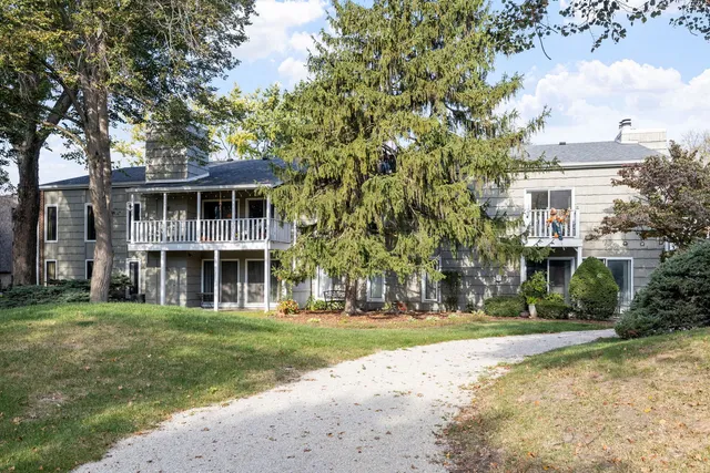 $249,900 | 1420 Stonebridge Trail, Unit 13, Wheaton, IL 60189