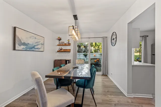 $249,900 | 1420 Stonebridge Trail, Unit 13, Wheaton, IL 60189