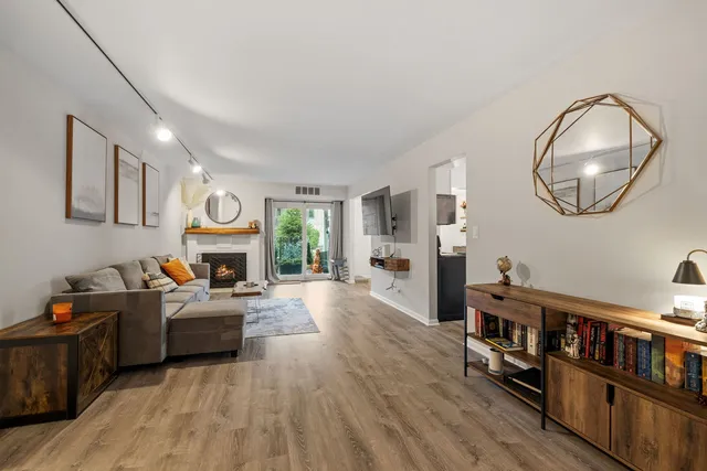 $249,900 | 1420 Stonebridge Trail, Unit 13, Wheaton, IL 60189