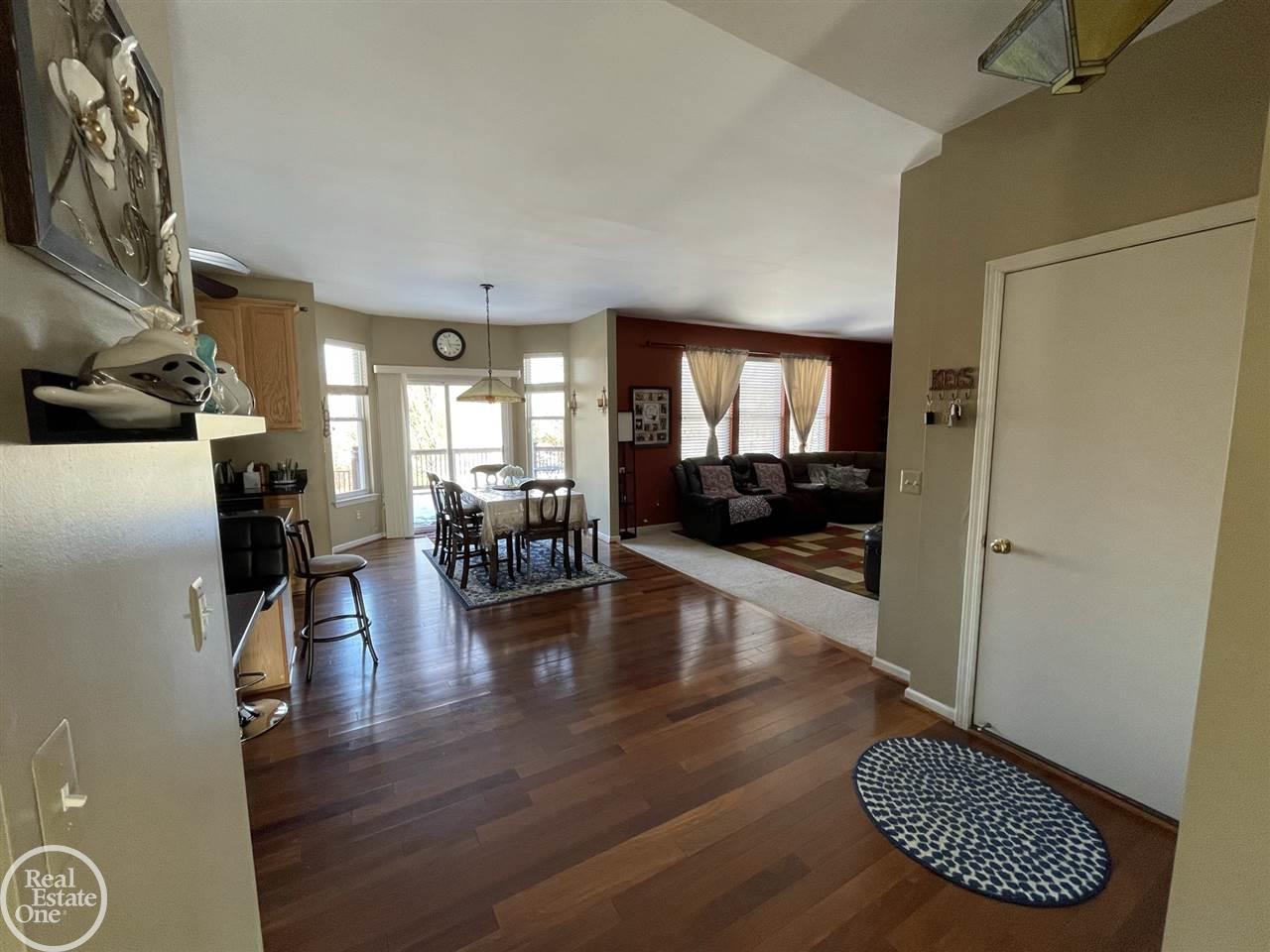 623 Wade Court Rochester, MI 48307 - Photo 8 of 38 50034985-7.JPG