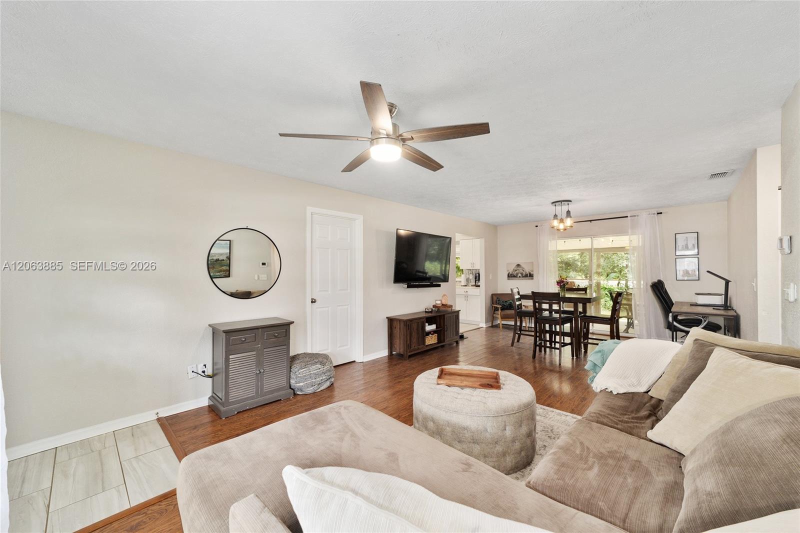 2450 Southeast 40th Street Road Ocala, FL 34480 - Photo 6 of 31 Living room/Dining