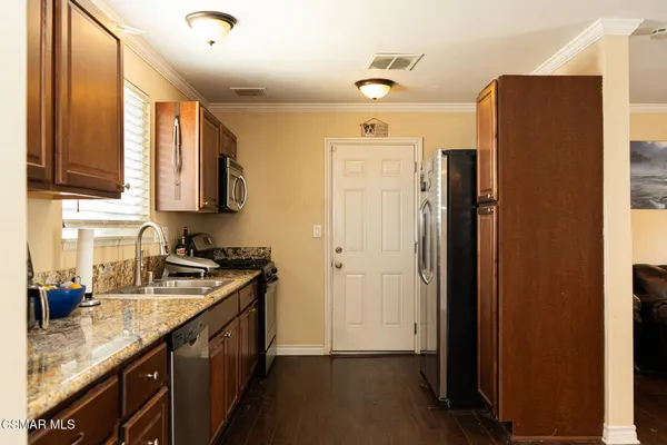 $679,900 | 1662 Ahart Street, Simi Valley, CA 93065