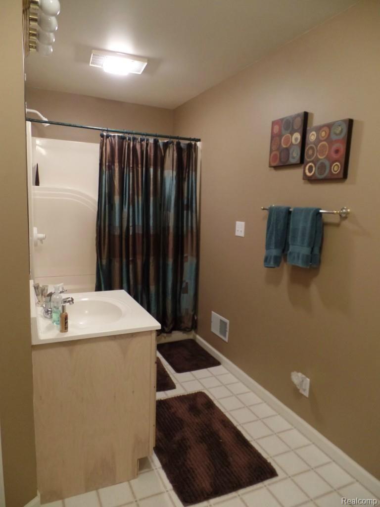 6340 Vassar Road Grand Blanc, MI 48439 - Photo 36 of 51 Spacious finished lower level full bathroom (one of three full bathrooms in this home.)