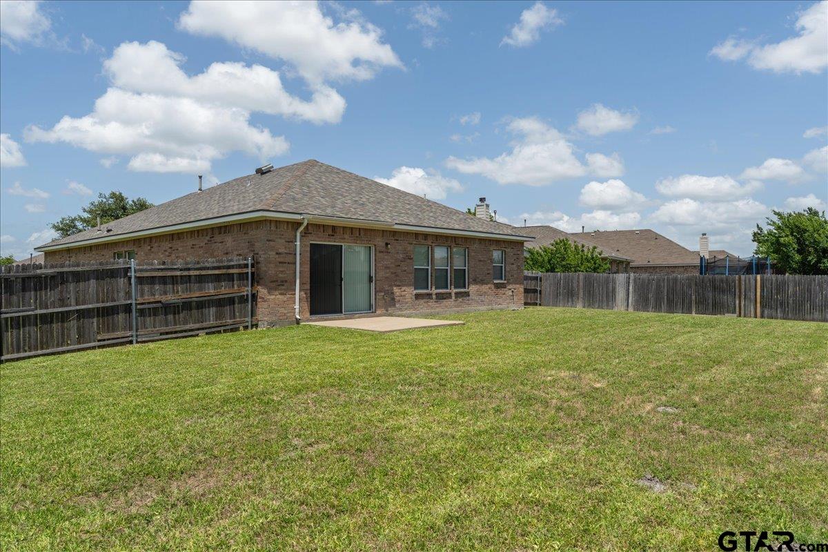 205 Freedom Trail Forney, TX 75126 - Photo 39 of 41 a backyard of a house with lots of green space