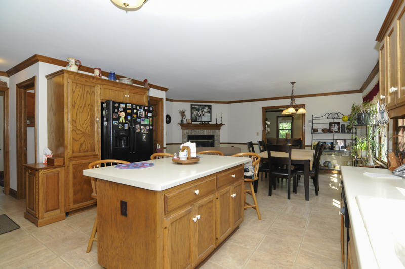 7825 West Puetz Road Franklin, WI 53132 - Photo 11 of 22 Excellent Kitchen