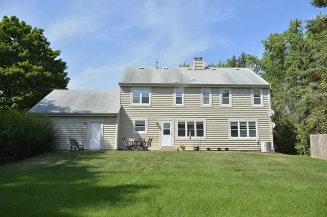 $3,400 | 7825 West Puetz Road, Franklin, WI 53132