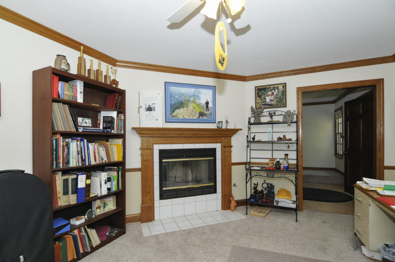 7825 West Puetz Road Franklin, WI 53132 - Photo 15 of 22 Family room