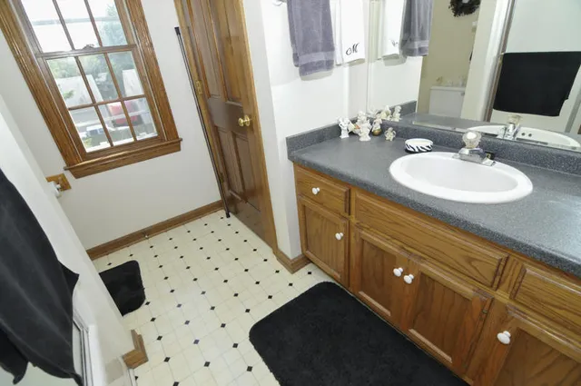 $3,400 | 7825 West Puetz Road, Franklin, WI 53132