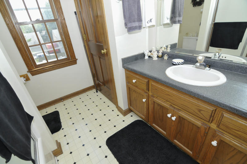 7825 West Puetz Road Franklin, WI 53132 - Photo 18 of 22 Bath