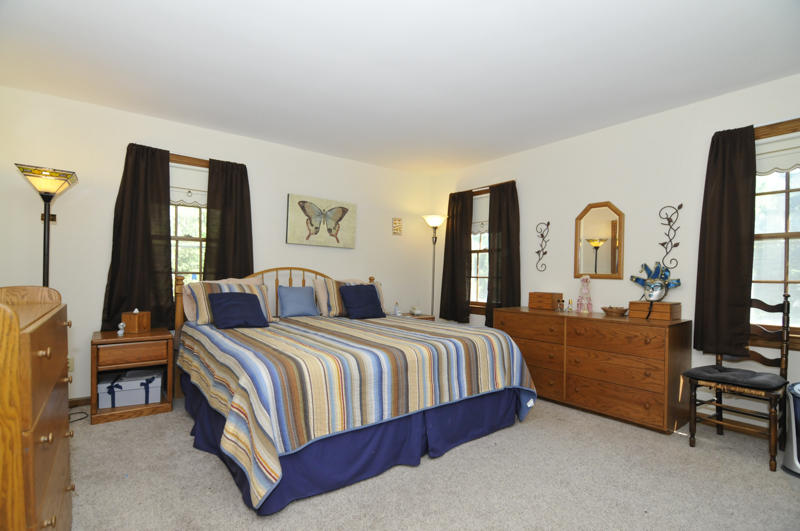 7825 West Puetz Road Franklin, WI 53132 - Photo 20 of 22 Masterbedroom