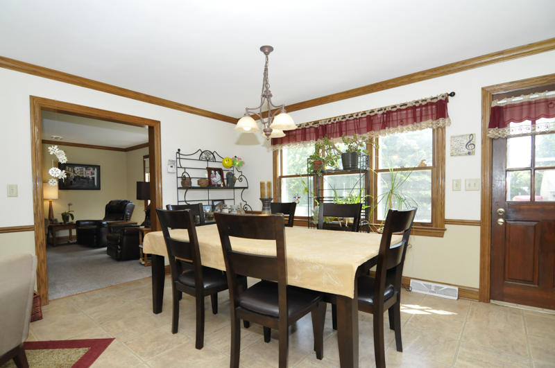 7825 West Puetz Road Franklin, WI 53132 - Photo 6 of 22 Dinette