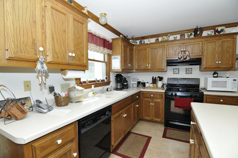 7825 West Puetz Road Franklin, WI 53132 - Photo 10 of 22 Counter Space Galore