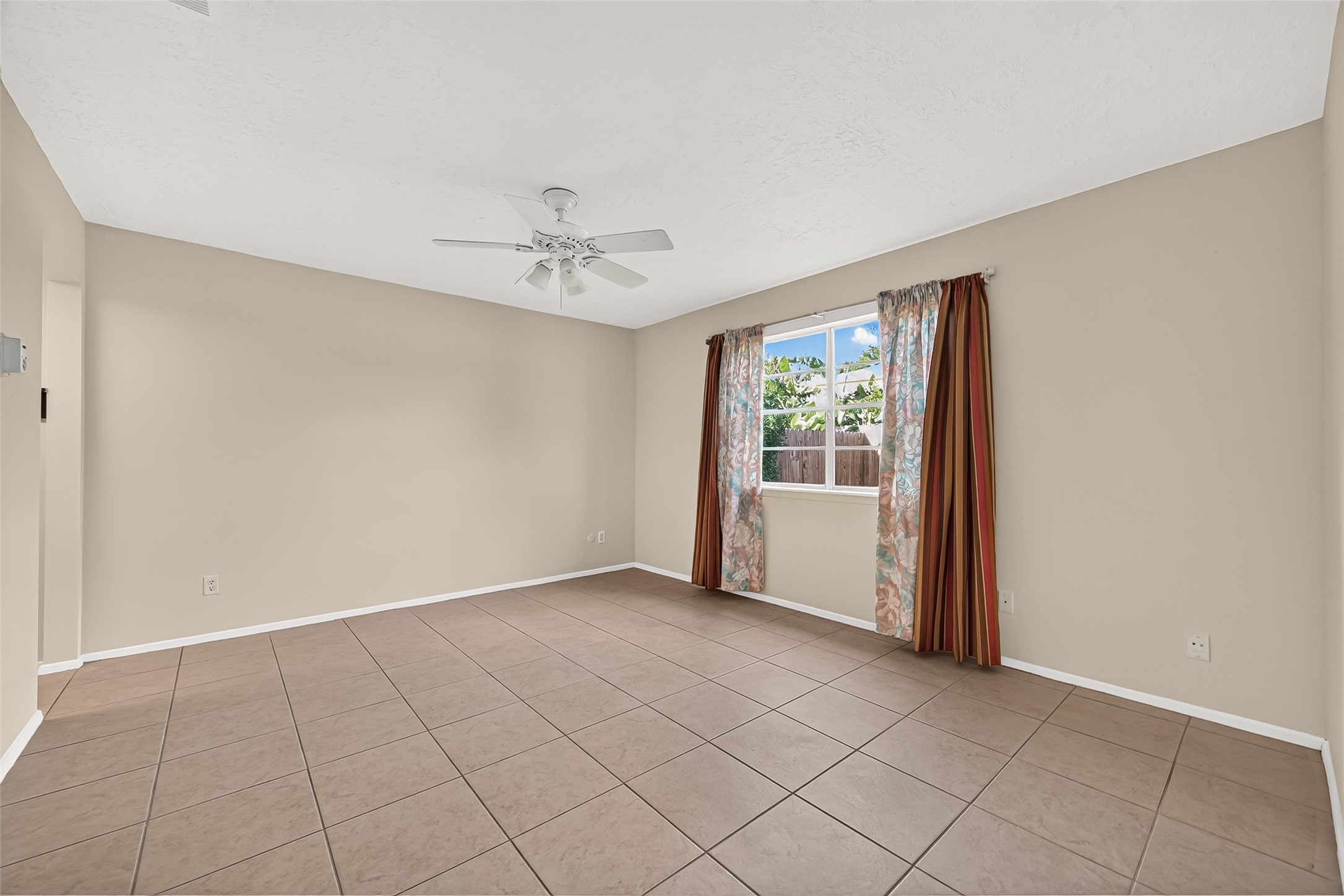 8638 Little River Road Houston, TX 77064 - Photo 21 of 39 Primary Bedroom at rear of home.