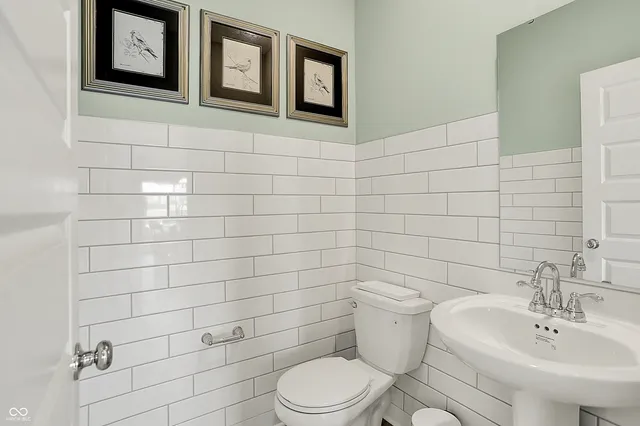 $316,690 | 2883 Woods Edge Drive, Greenwood, IN 46143