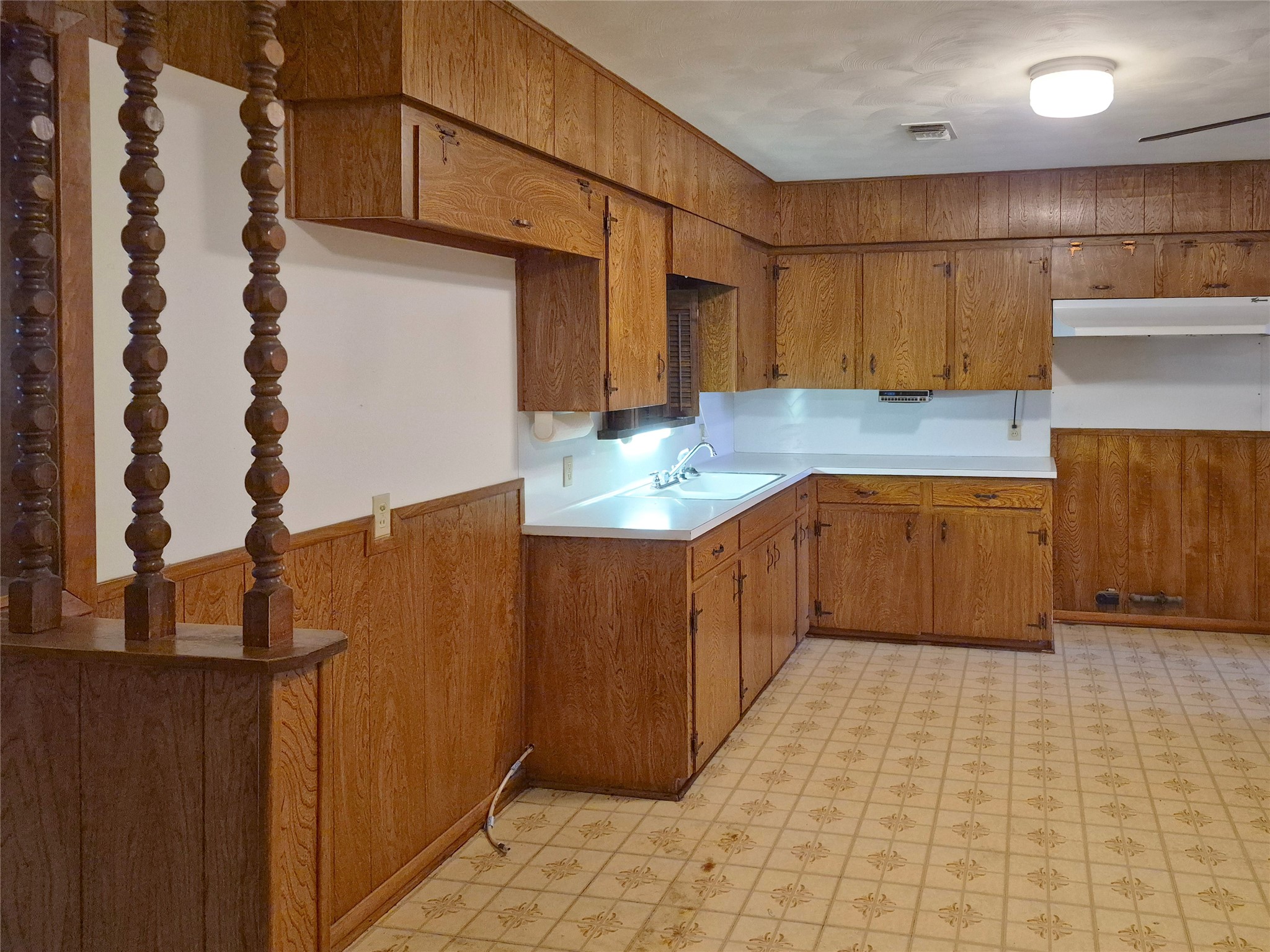 613 Southside Drive Angleton, TX 77515 - Photo 5 of 41