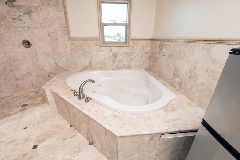 4459 Merced Avenue Baldwin Park, CA 91706 - Photo 23 of 40 a bathroom with a bathtub
