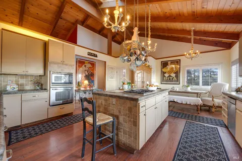 $1,749,000 | 700 Old King Road, Petaluma, CA 94952