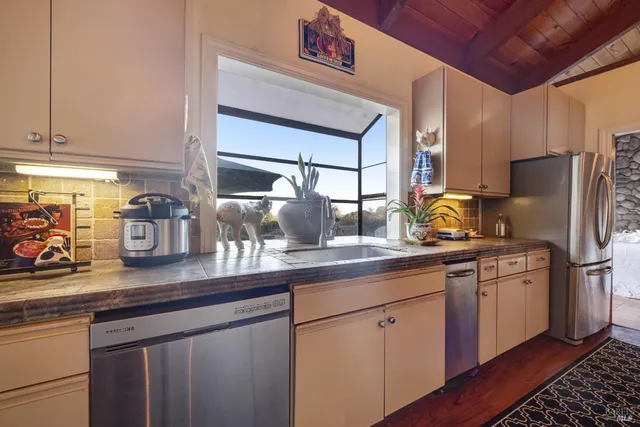 $1,799,000 | 700 Old King Road, Petaluma, CA 94952