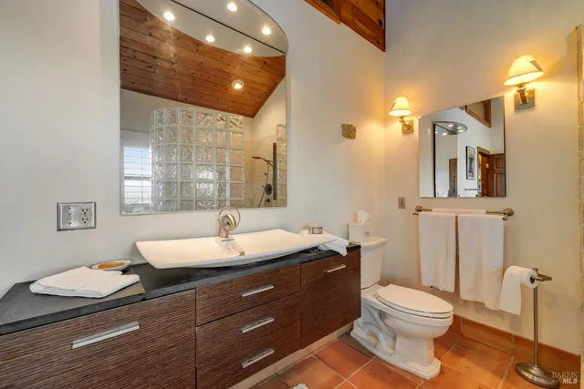 $1,799,000 | 700 Old King Road, Petaluma, CA 94952