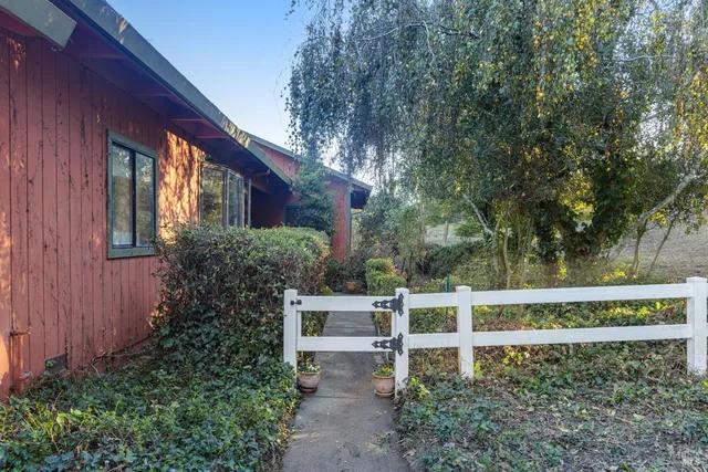$1,799,000 | 700 Old King Road, Petaluma, CA 94952