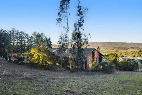 $1,749,000 | 700 Old King Road, Petaluma, CA 94952