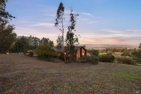 $1,749,000 | 700 Old King Road, Petaluma, CA 94952