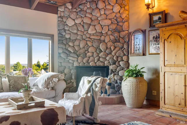 $1,799,000 | 700 Old King Road, Petaluma, CA 94952