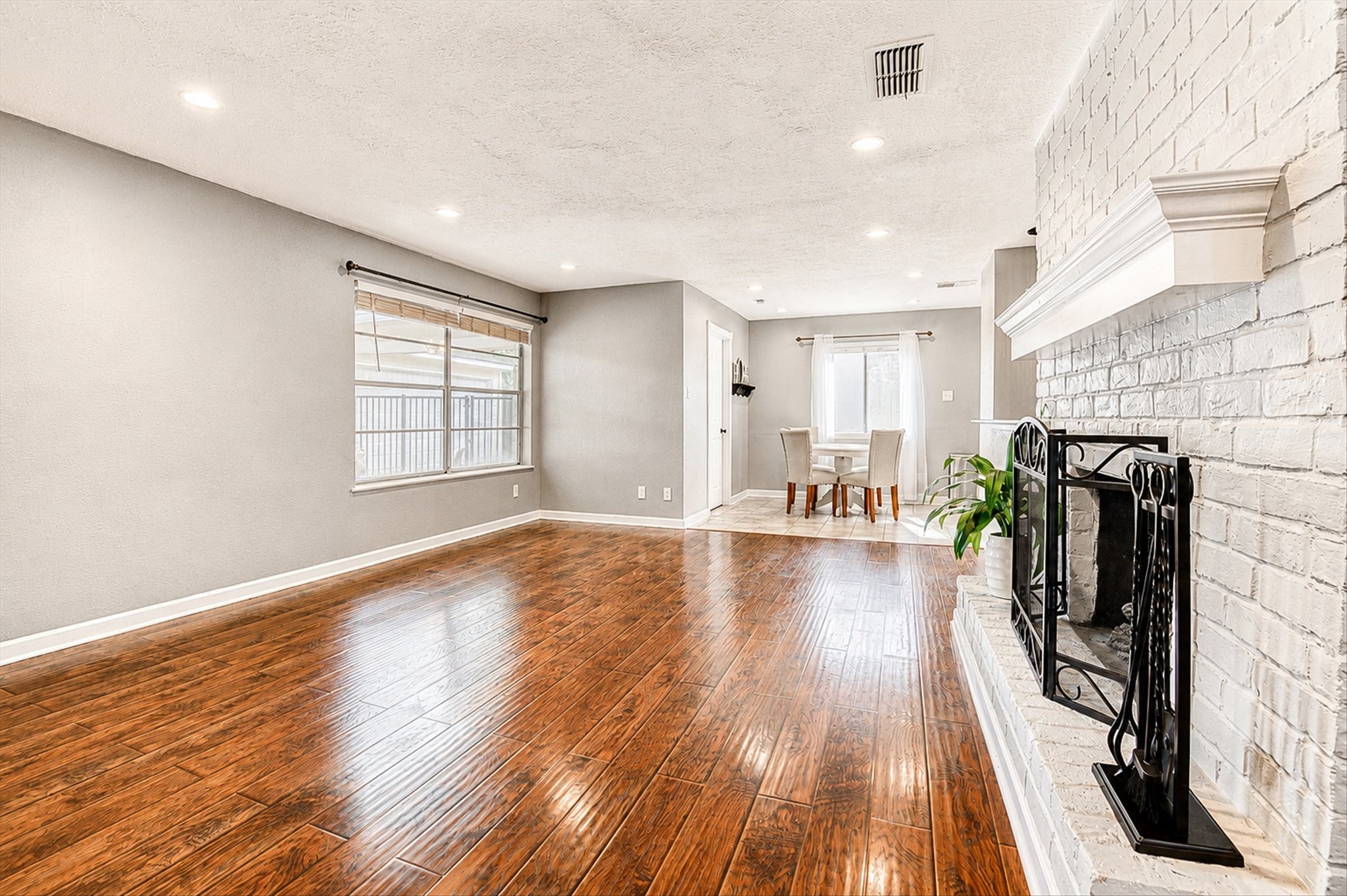 1907 Round Spring Drive Houston, TX 77339 - Photo 12 of 39 Gallery Image 12
