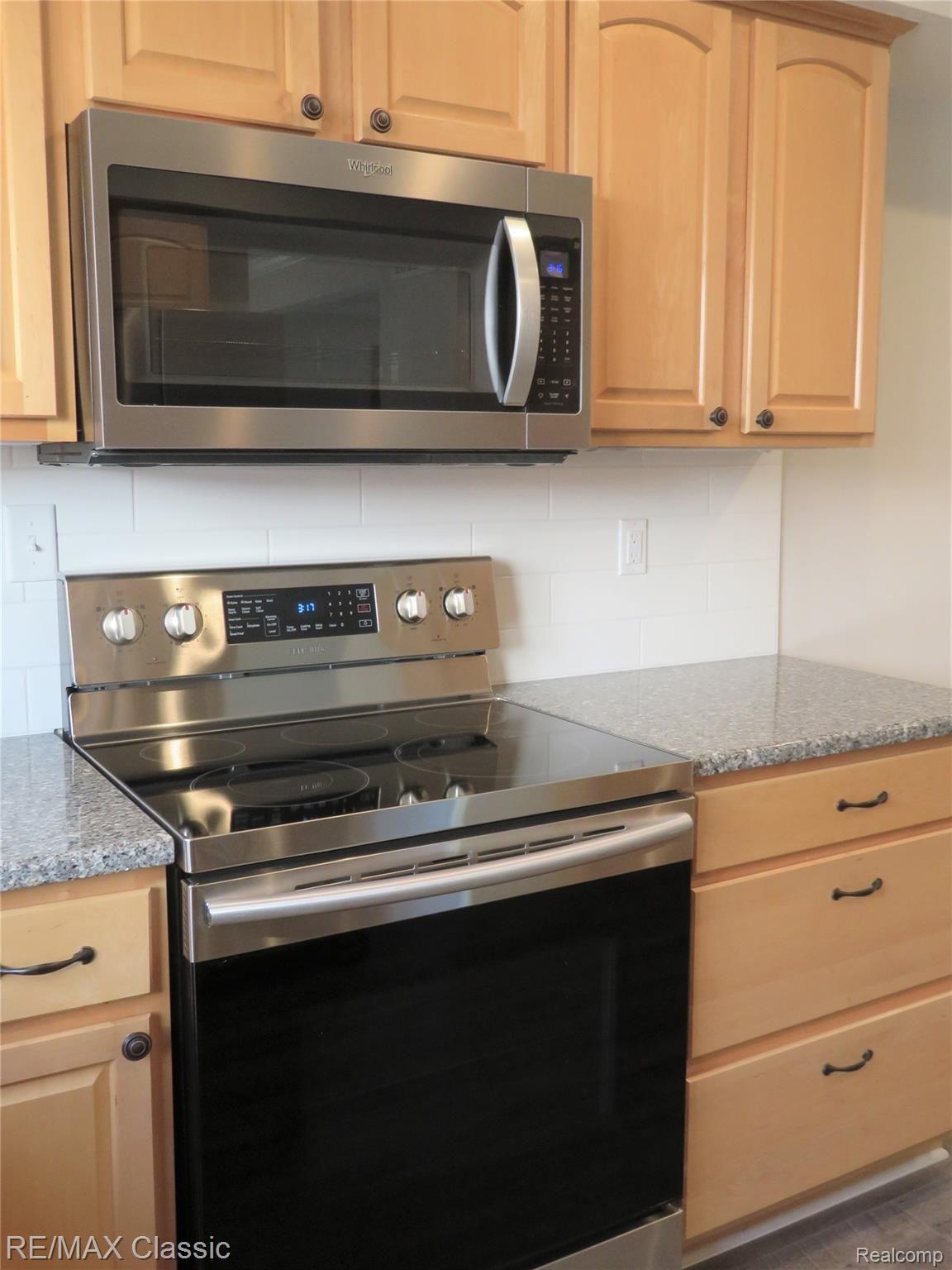 43032 Avon Road Canton, MI 48187 - Photo 8 of 37 New stove and microwave.