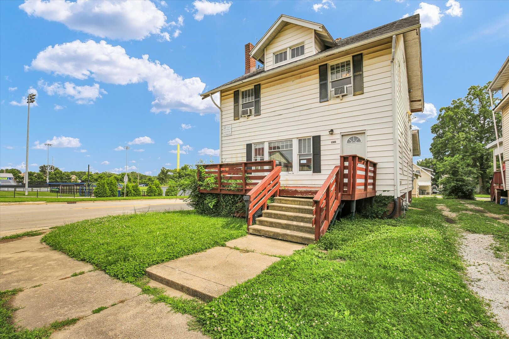 1305 West Macon Street Decatur, IL 62522 - Photo 1 of 37