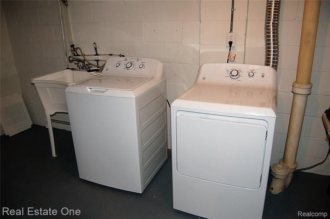 200 Mohawk Road Pontiac, MI 48341 - Photo 22 of 22 The appliances are all new since Feb. 2017. That includes this washer and dryer. What more could you want from a home than all that is offered with this one?