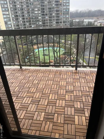 $3,400 | 2 Bay Club Drive, Unit 8V | Bay Terrace