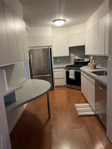 $3,500 | 2 Bay Club Drive, Unit 8V | Bay Terrace