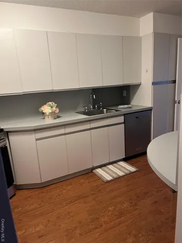 $3,500 | 2 Bay Club Drive, Unit 8V | Bay Terrace