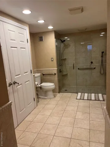 $3,500 | 2 Bay Club Drive, Unit 8V | Bay Terrace