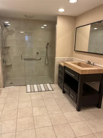 $3,500 | 2 Bay Club Drive, Unit 8V | Bay Terrace