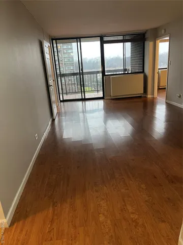 $3,500 | 2 Bay Club Drive, Unit 8V | Bay Terrace